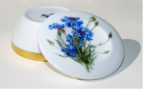 D&ouml;schen mit Kornblumen